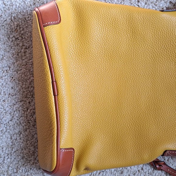 Dooney & Bourke leather mustard crossbody - Picture 2 of 5
